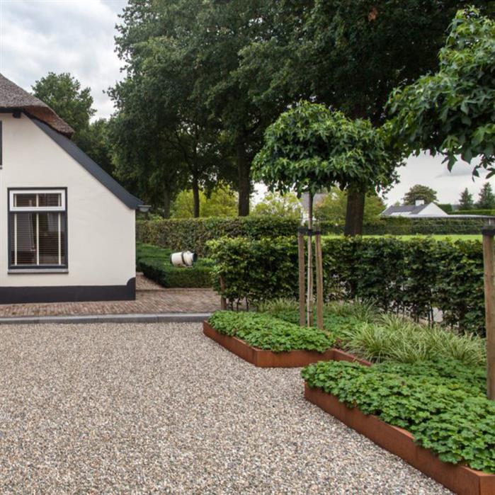 Rasenkante aus Cortenstahl Innenecke gekanteter Oberrand | 300 x 2 x 200 mm