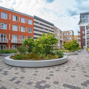 Aluminium keerwand met brede bovenrand