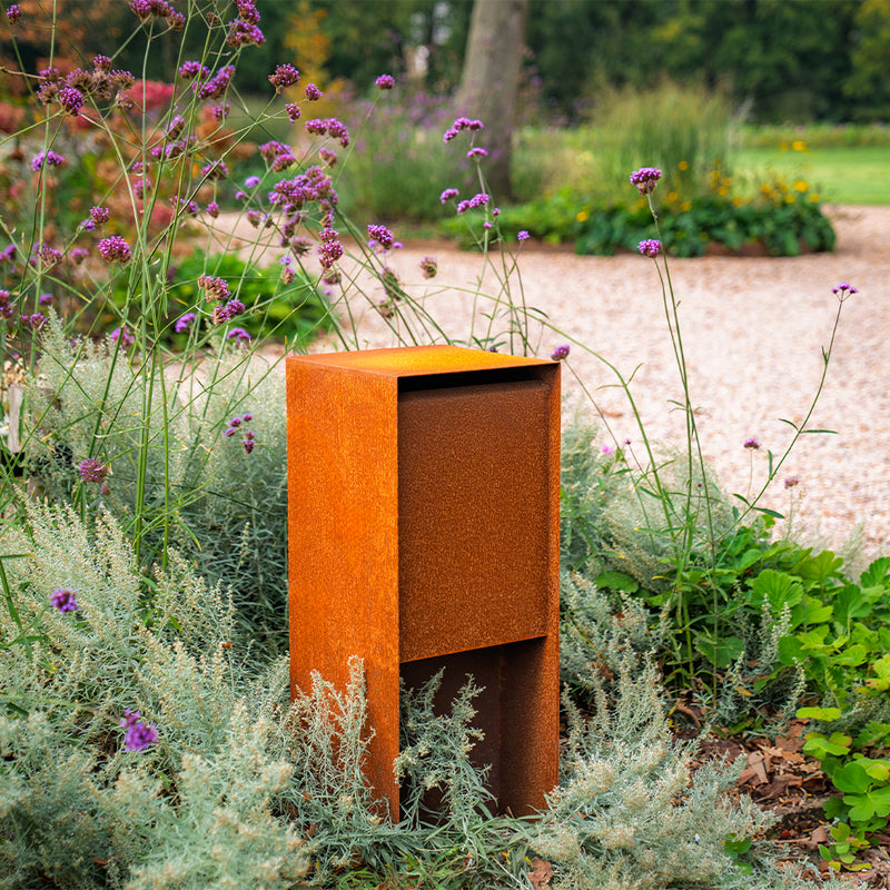 Cortenstaal brievenbus FLYN 35 x 35 x 120 cm