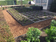 natuurlijke voortuin met perzikstenen