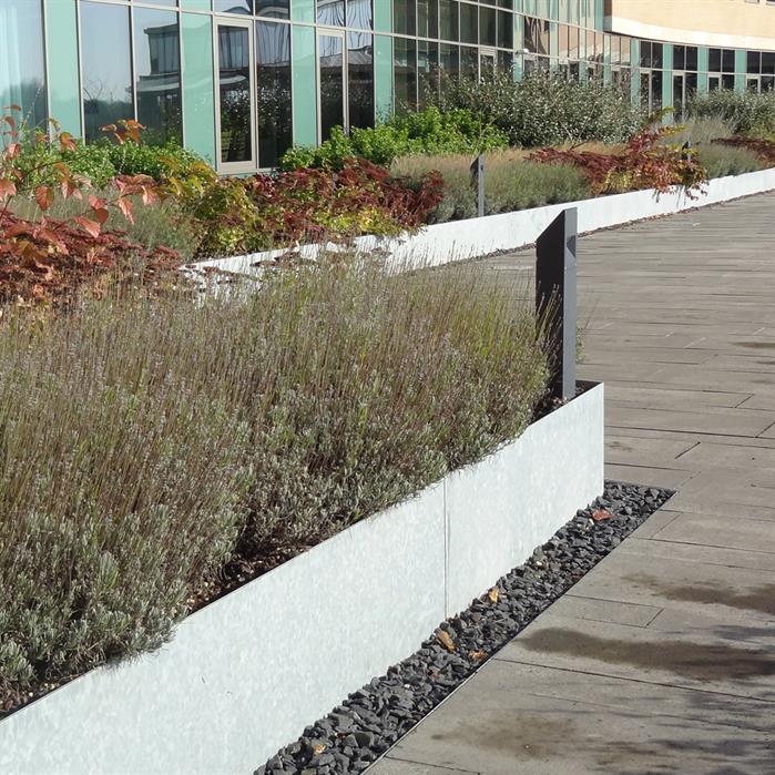 Buitenhoek kantopsluiting verzinkt - geplette rand | 300 x 2 x 100 mm