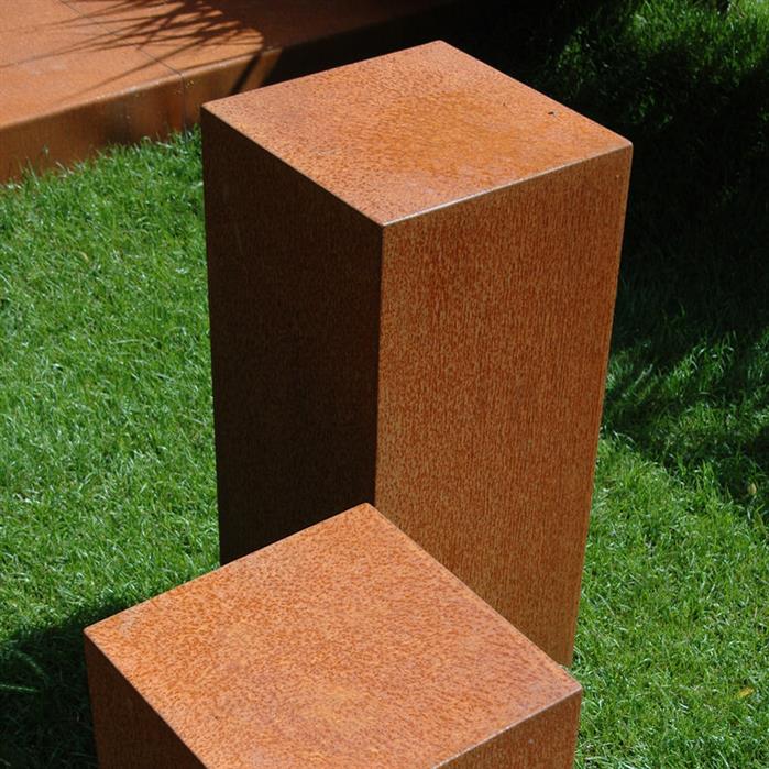 Cortenstaal U-sokkel met houtopslag 50 x 50 x 80 cm