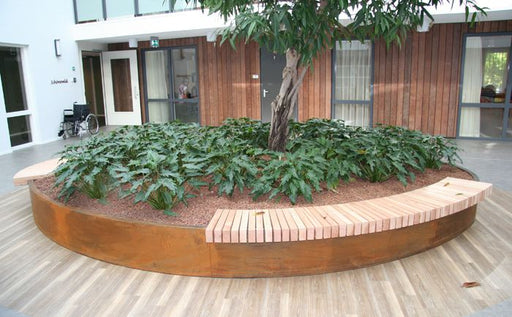 Corten keerwand met zitting