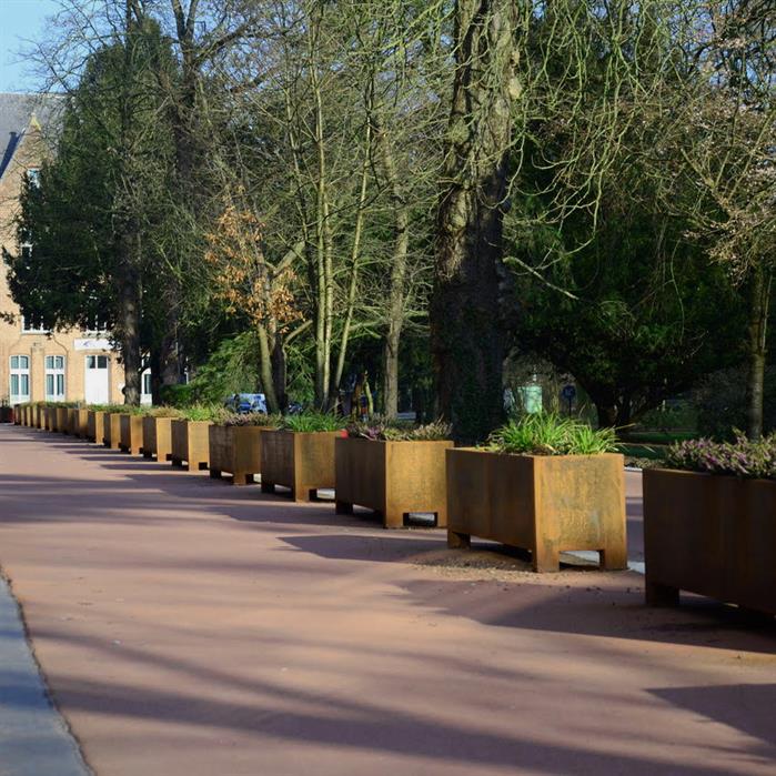 CARREZ vierkante cortenstaal plantenbak 100x100x60 met poten
