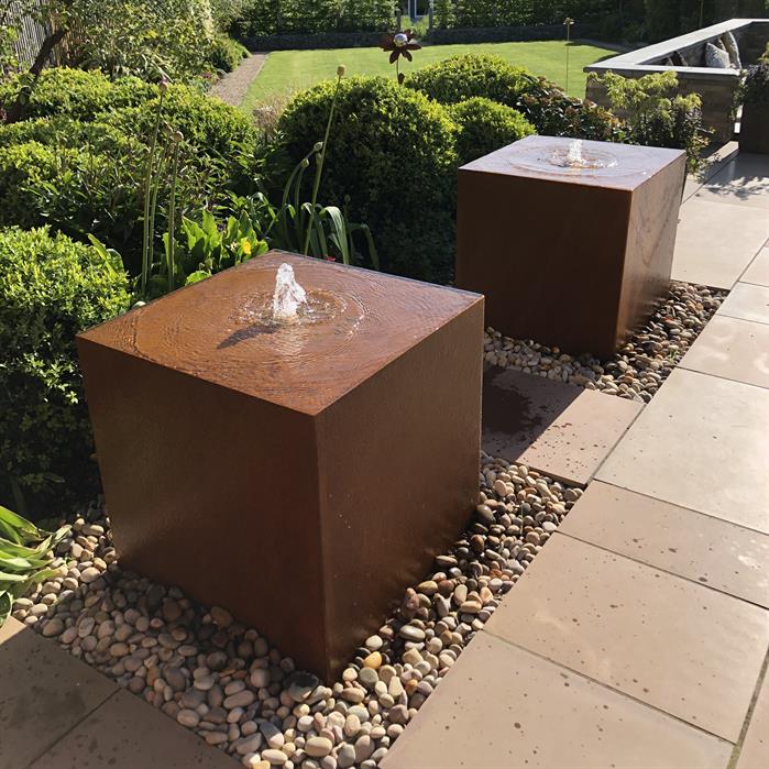 Cortenstaal waterblok, incl. pomp + LED | 70 x 70 x 70 cm