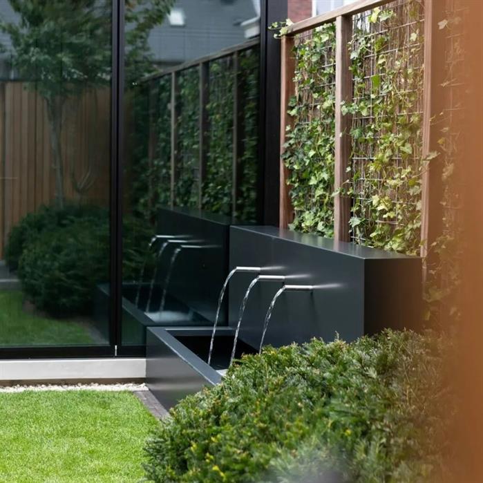 Sfeer aluminium vijver met 3 uitlopen