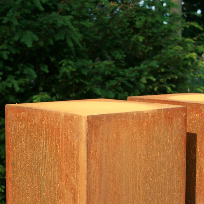 Cortenstaal U-sokkel met houtopslag 50 x 50 x 80 cm
